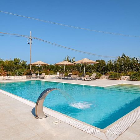 Pati Design Apartments - With Private Patio Or Terrace And Swimming Pool مونوبولي المظهر الخارجي الصورة