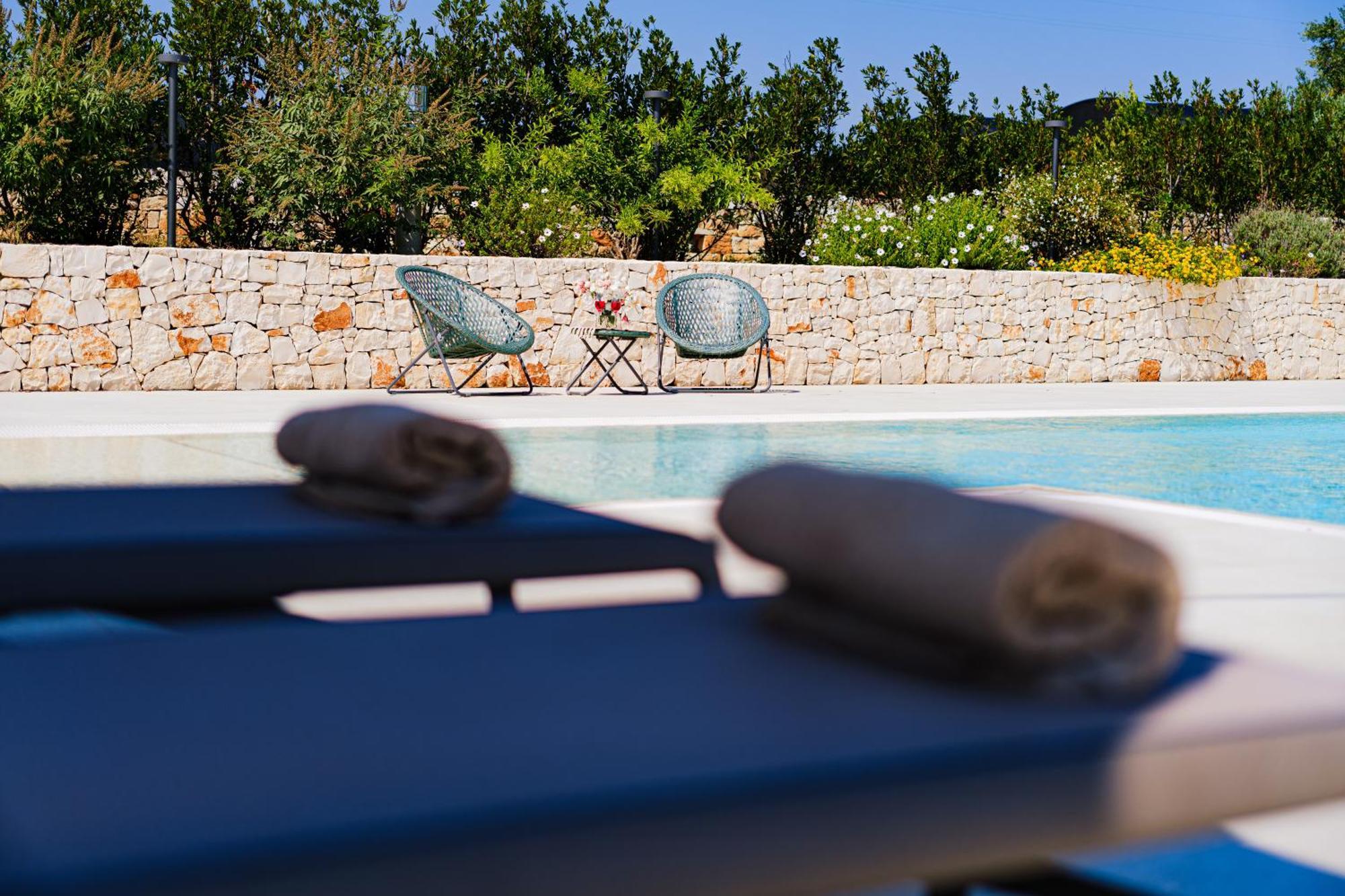 Pati Design Apartments - With Private Patio Or Terrace And Swimming Pool مونوبولي المظهر الخارجي الصورة