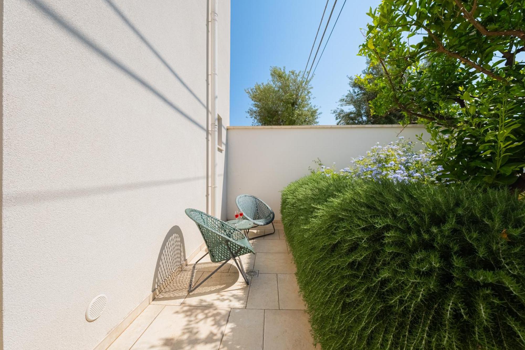 Pati Design Apartments - With Private Patio Or Terrace And Swimming Pool مونوبولي المظهر الخارجي الصورة
