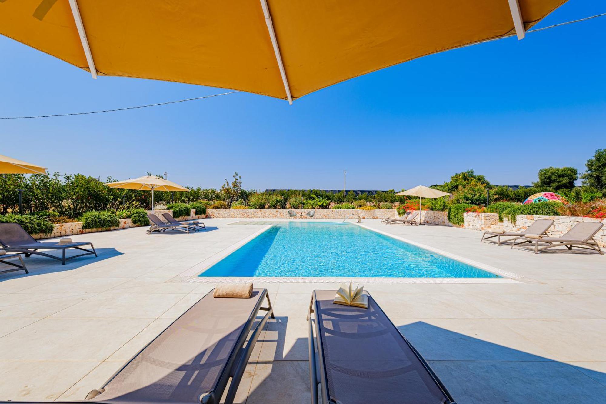 Pati Design Apartments - With Private Patio Or Terrace And Swimming Pool مونوبولي المظهر الخارجي الصورة
